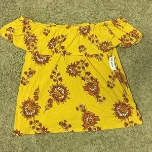 Women’s off the shoulder floral blouse!